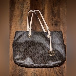 Used Michael Kors tote bag with wallet!